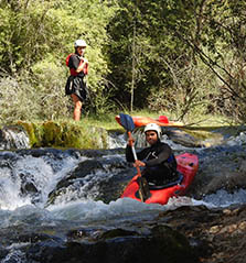 Descenso aguas bravas en kayak