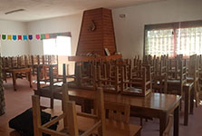 Salón de reuniones del albergue Alto Tajo